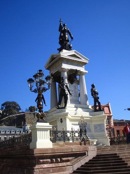 Monumento a Los Héroes de Iquique