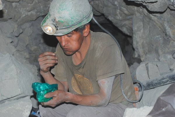 Miner chewing Coca leaves
