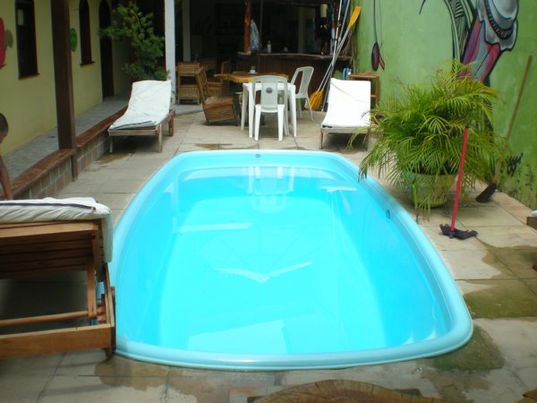 The yard and pool in Encanto de Morro hostel