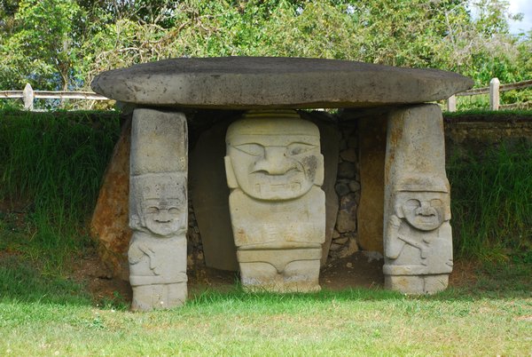 Complexed Sculptures in San Agustin Park