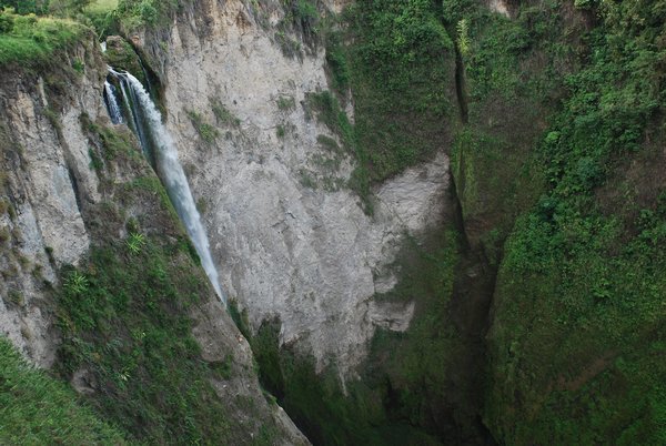 Bordones Waterfall
