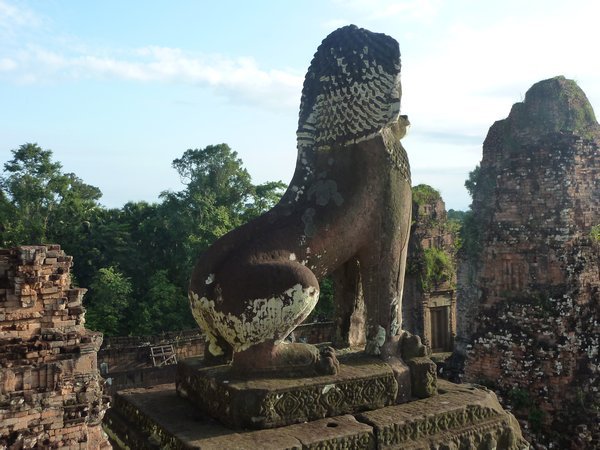 Lion on guard at Pre Rup