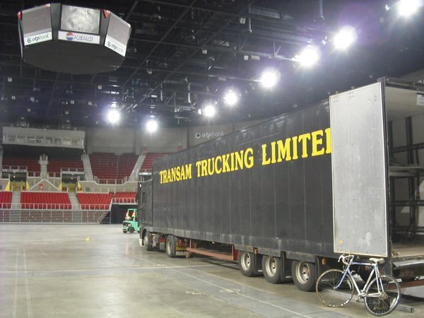 Unloading in Budapest Arena