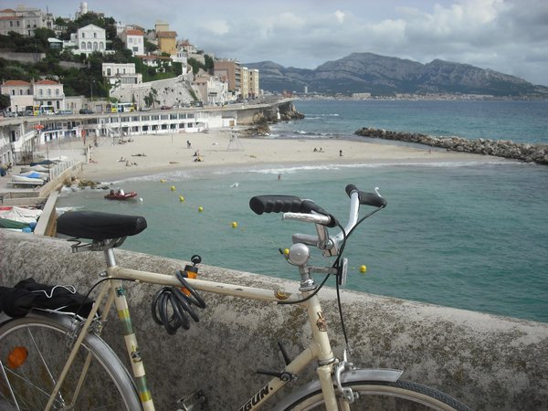 Cycling Marseille's Corniche