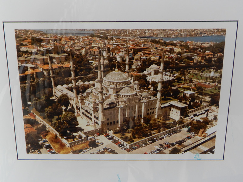 A Photo of a Photo of the  Sultanahmet Mosque