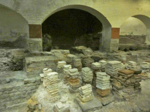 The floor built over the pile of stones