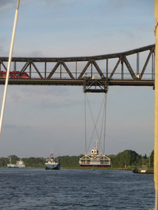 The Transporter That Hangs from the Bridge