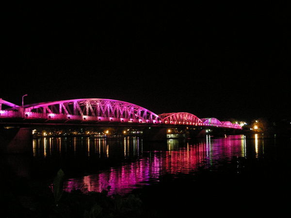 Trang Tien Bridge - The pink variety