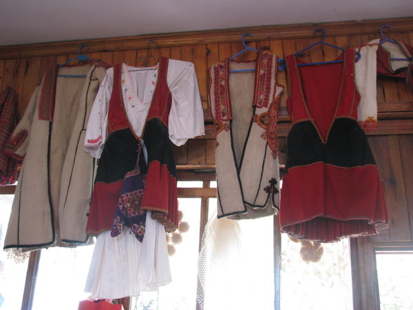 Albanian dance costumes