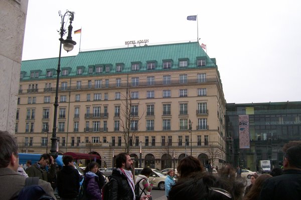 Hotel Where Michael Jackson Hung His Baby Out The Window Photo