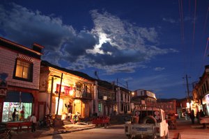 Tibetan street at night - Saga