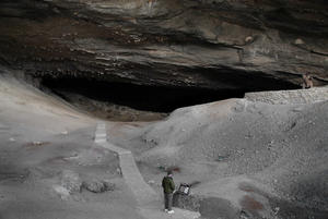 Tourist, Cueva del Milodon