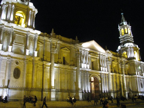 catedral at night