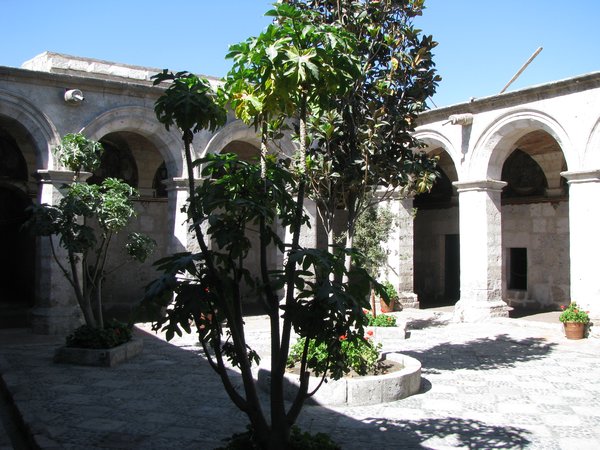 inside the Monesterio Santa Catalina2