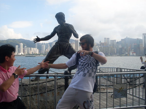fighting a chinese dude bruce lee would be proud