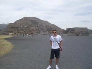 me at Teotihuacan pyramids