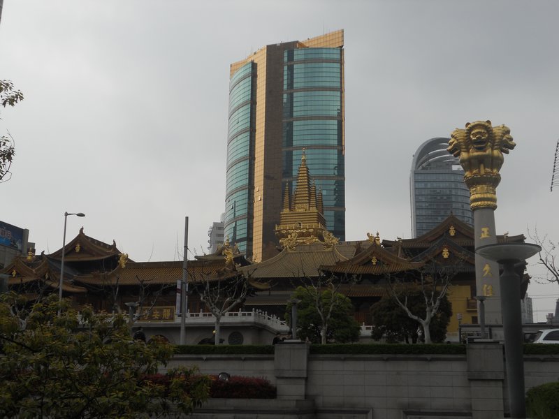 Jing An Temple and new Shanghai
