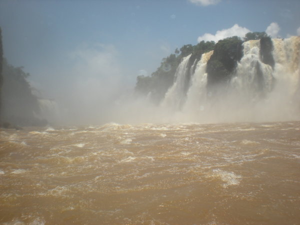 The currents at the foot of the falls