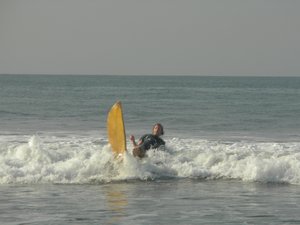Barra de Santiago: surfin 
