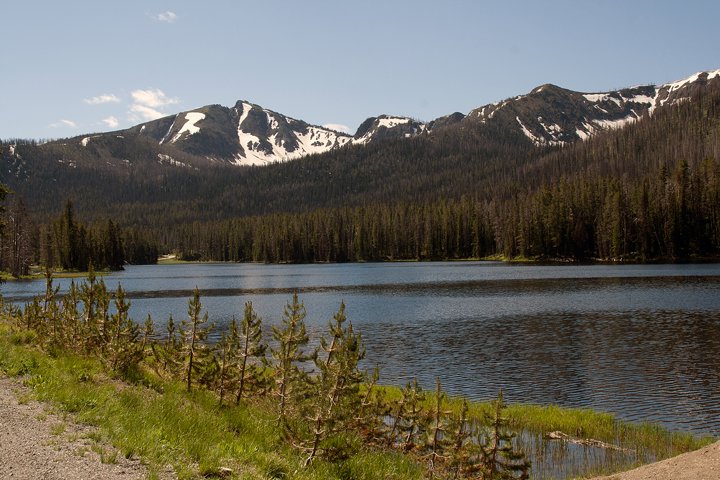 Mountains, lake near Yellowstone East Entrance