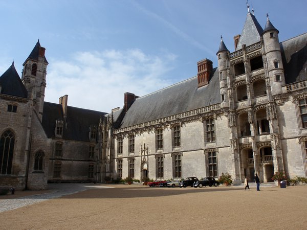 Chateaudun courtyard