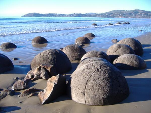 moreaki boulders