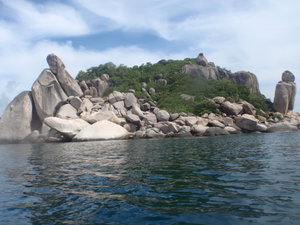 The landscape on Kho Tao is weird. Lots of huge boulders like these.