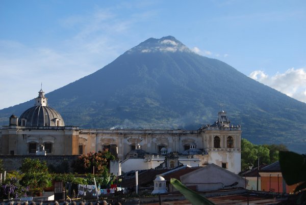 Vulkan am Stadtrand von Antigua