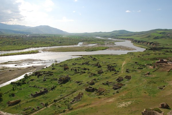 views over the Mtkvari River plains