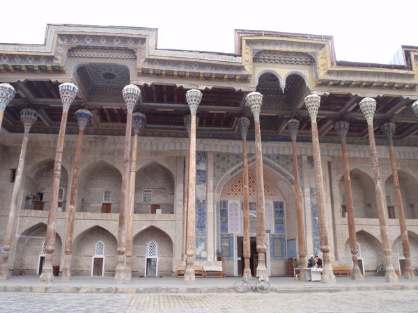  Bolo Hauz Mosque...