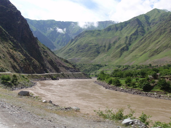 the road from Kalaikhum to Khorog