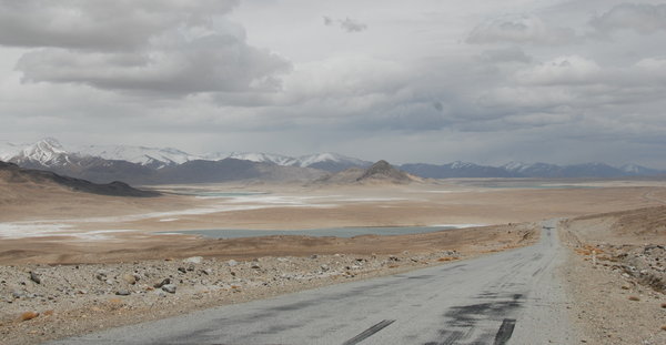  the Alichur Plains with a few of its salt lakes