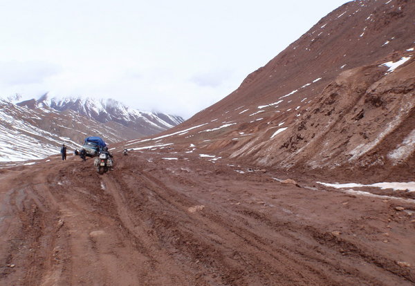 no-man's land between Tajikistan and Kyrgyzstan