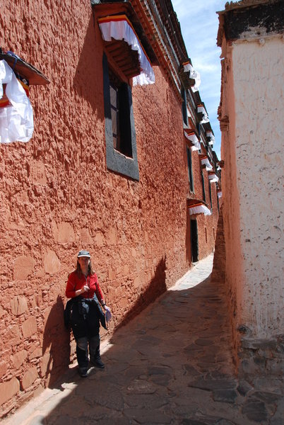 the alleyways at Tashilhunpo Monastery, Shigatse