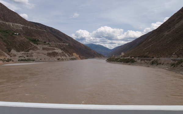 the Yangtze River - the border between Tibet & Sichuan