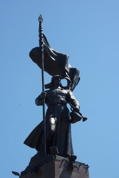 the very Soviet style main statue