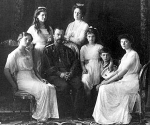 the Tasr and his family in 1913