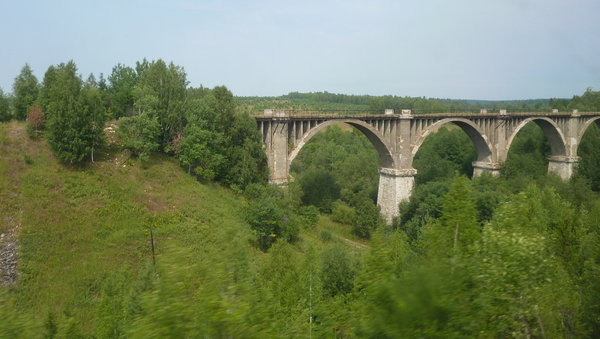 the gently rolling hills make for lots of interesting viaduct and bridges