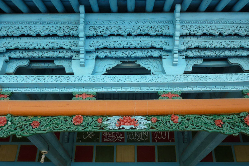 the Dugan's beautiful carved details - more reminicient of a Buddhist temple then a mosque.