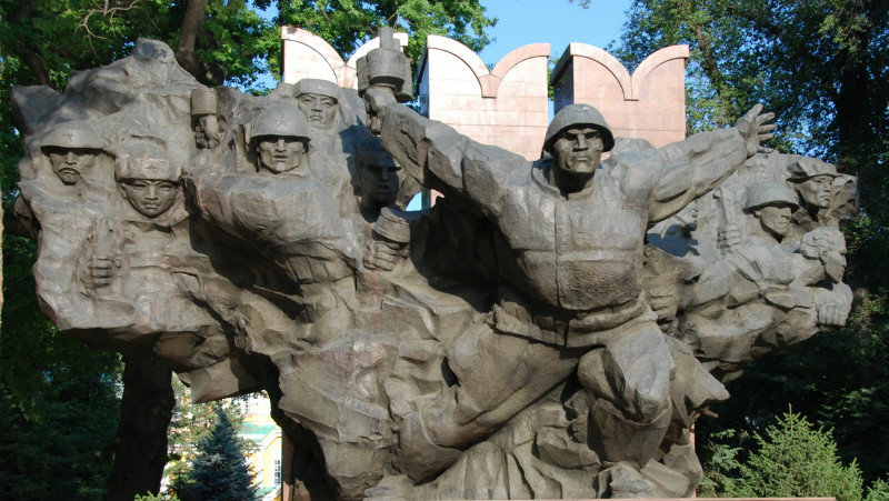 the war memorial in Panfilov Park