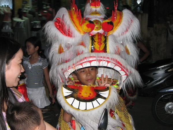 Children get ready for the Full Moon Festival