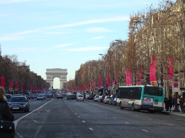 Champs-Elysées, day scene