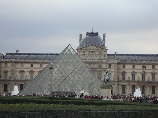 pyramid,Louvre