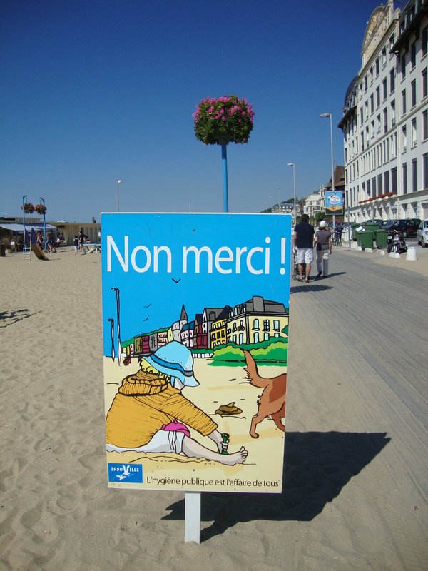 a sign about dog-do in Trouville