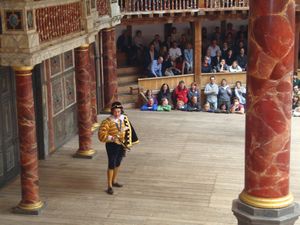 Richard III on stage alone