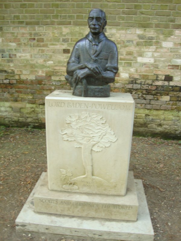 19-bust of Baden-Powel