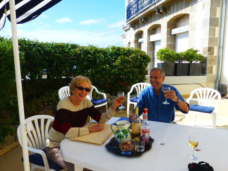 C and L on their terrace in Saint Servan