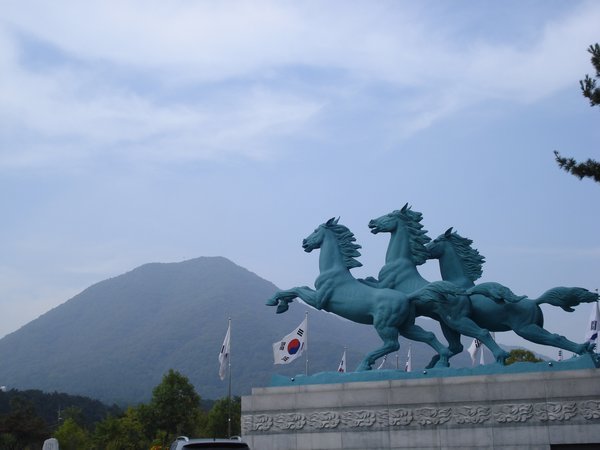 mountain + horses + perfect shot of korean flag!