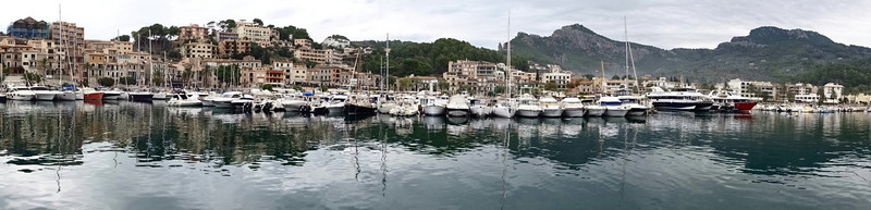 Port Soller: Yachts in all shapes and sizes and