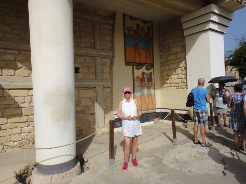 Knossos recreated columns, roof and murals